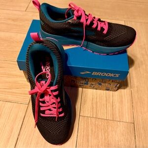 Brooks Revel 5 Black, Peacock Blue and Pink Running Sneakers. Size 6.5.
